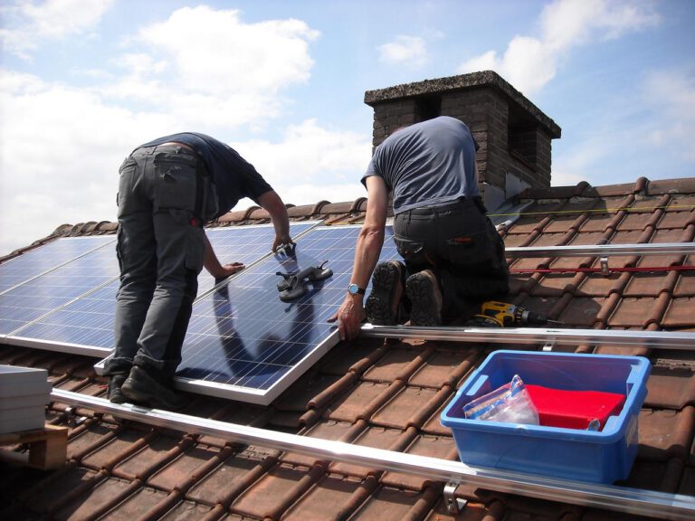 Deze zonnepanelen zien er modern uit op jouw dak